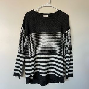 B&W STRIPE SWEATER